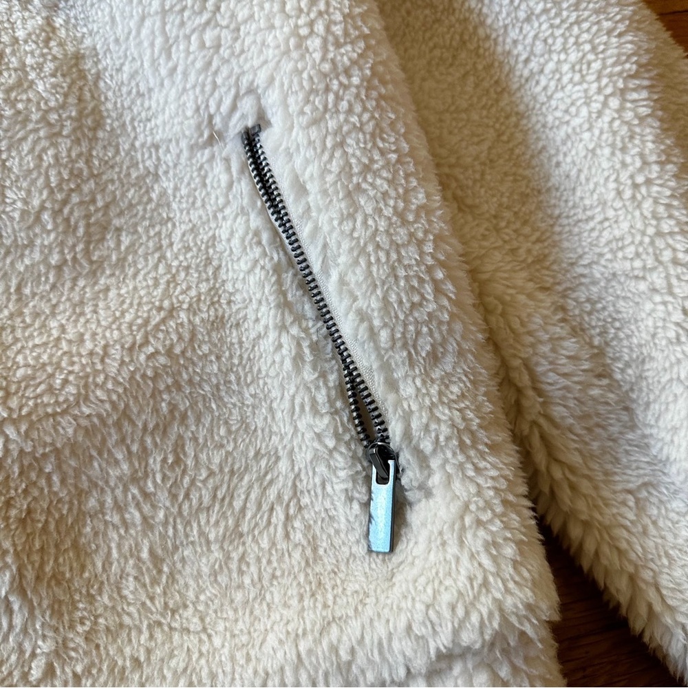 Target Universal Thread Fuzzy White Jacket - image 4